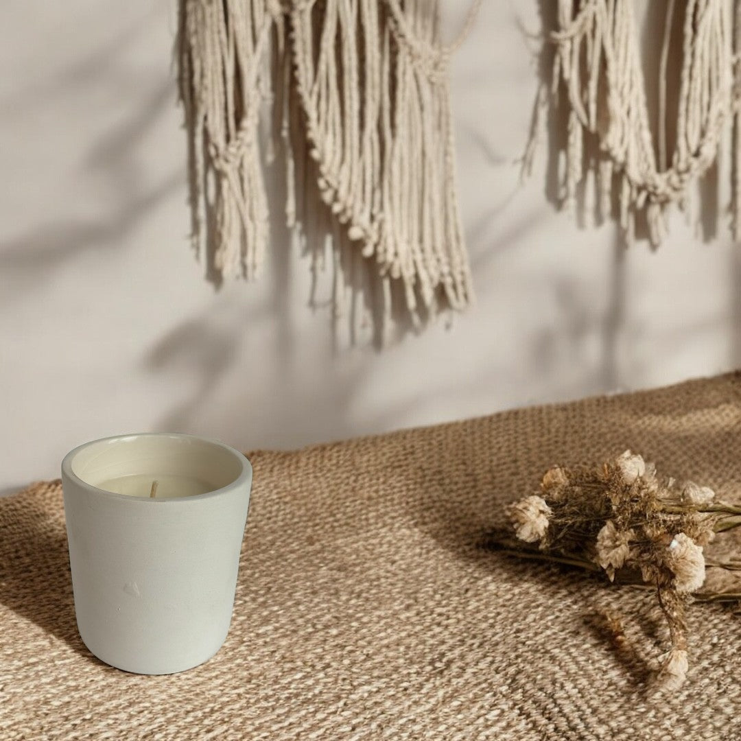 Timeless Library Candle – The Scent of Wisdom, Aged Leather & Oak